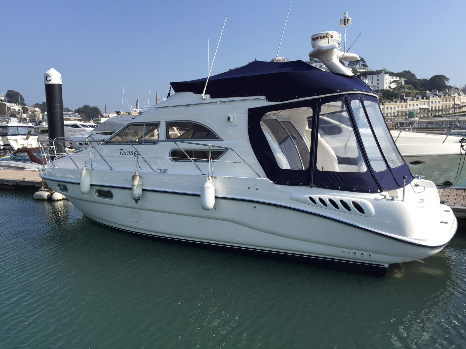 Sealine F33 – Sea Trial and Survey