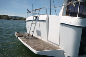 Beneteau Antares 9 Swim Platform