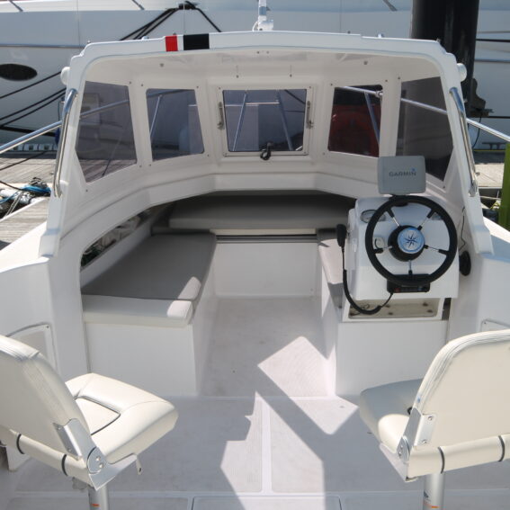 Piscator 580 for Sale cabin