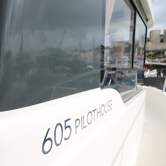 Quicksilver 605 PilotHouse for Sale in Devon - 605 Pilothouse Walkway