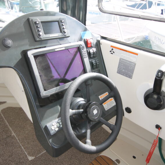 Quicksilver 605 PilotHouse for Sale in Devon - Helm Station