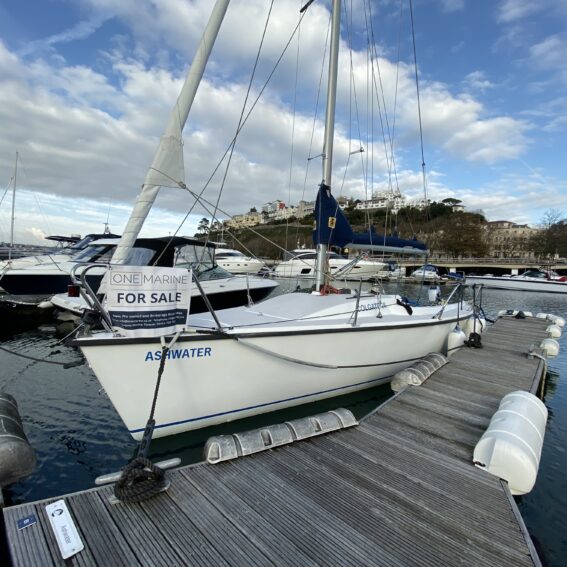 Colgate 26 Sailboat Learn to Sail First Sail Boat for Sale