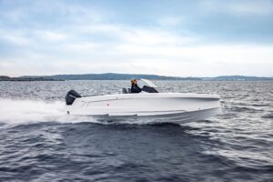 Shop the NEW Axopar 22 Spyder in the UK
