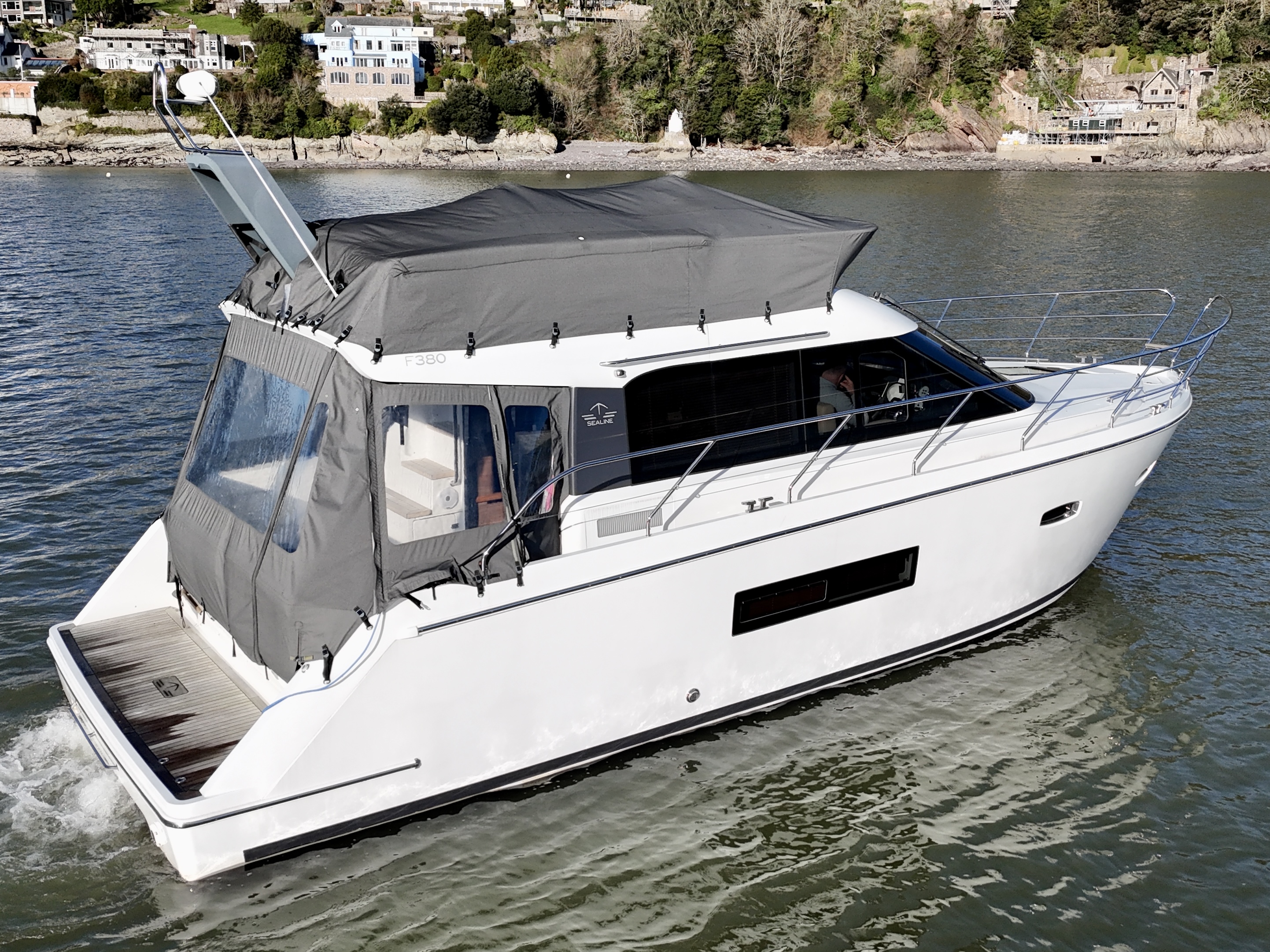 Sealine F380