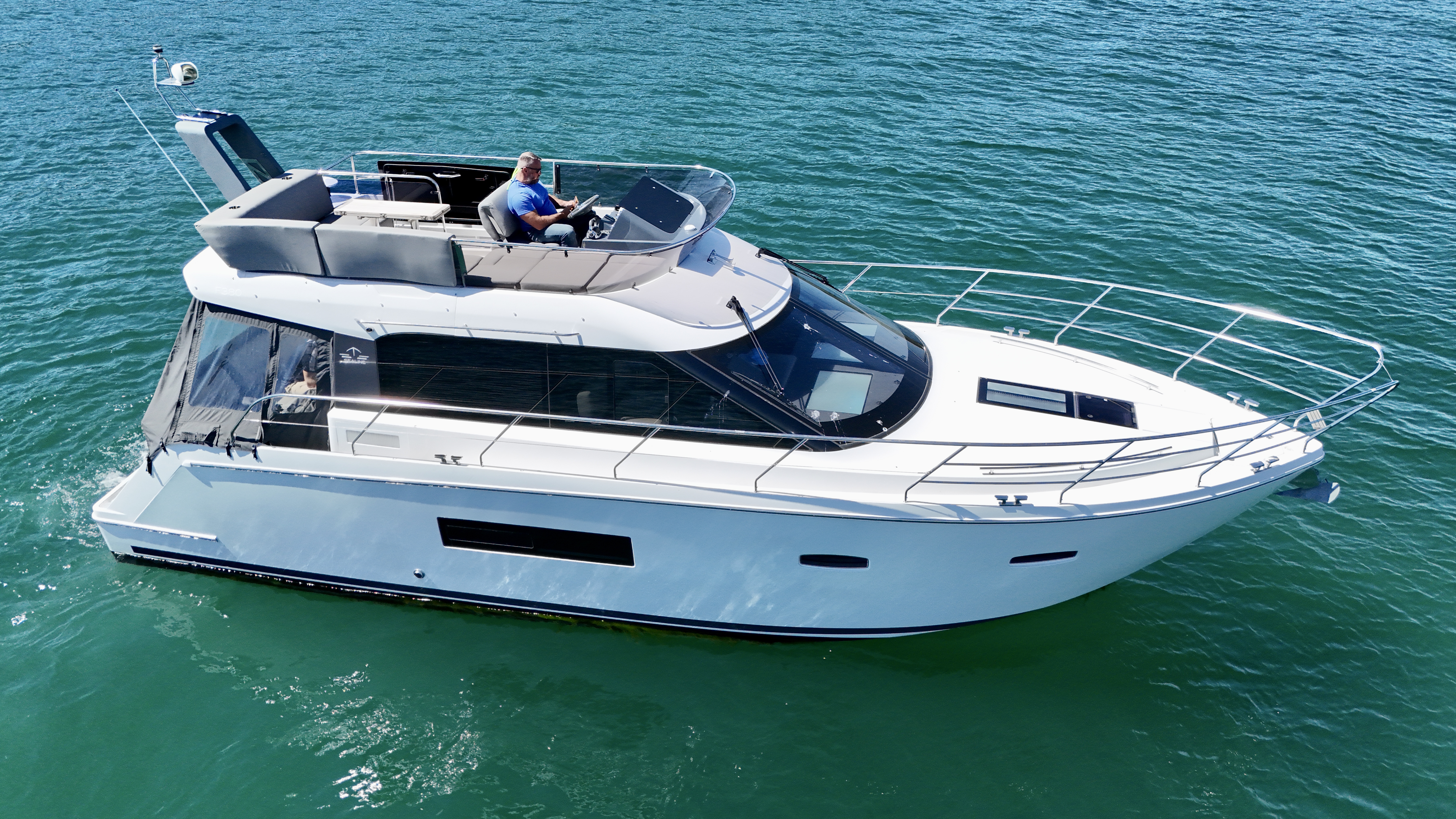 Sealine F380