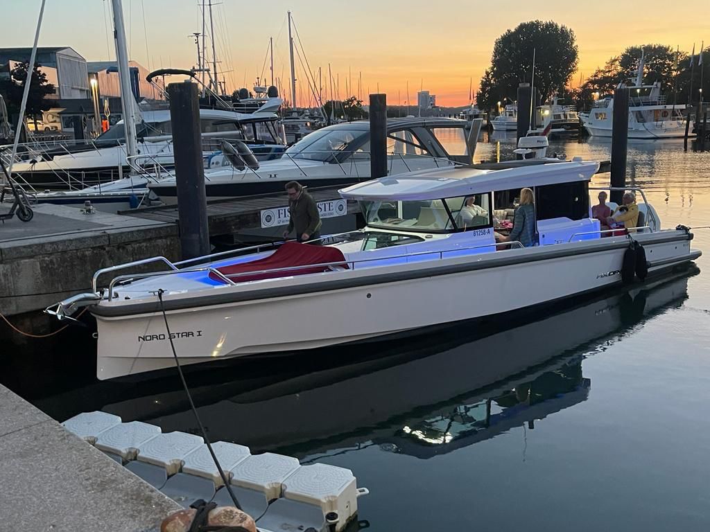 Axopar 37 XC Cross Cabin